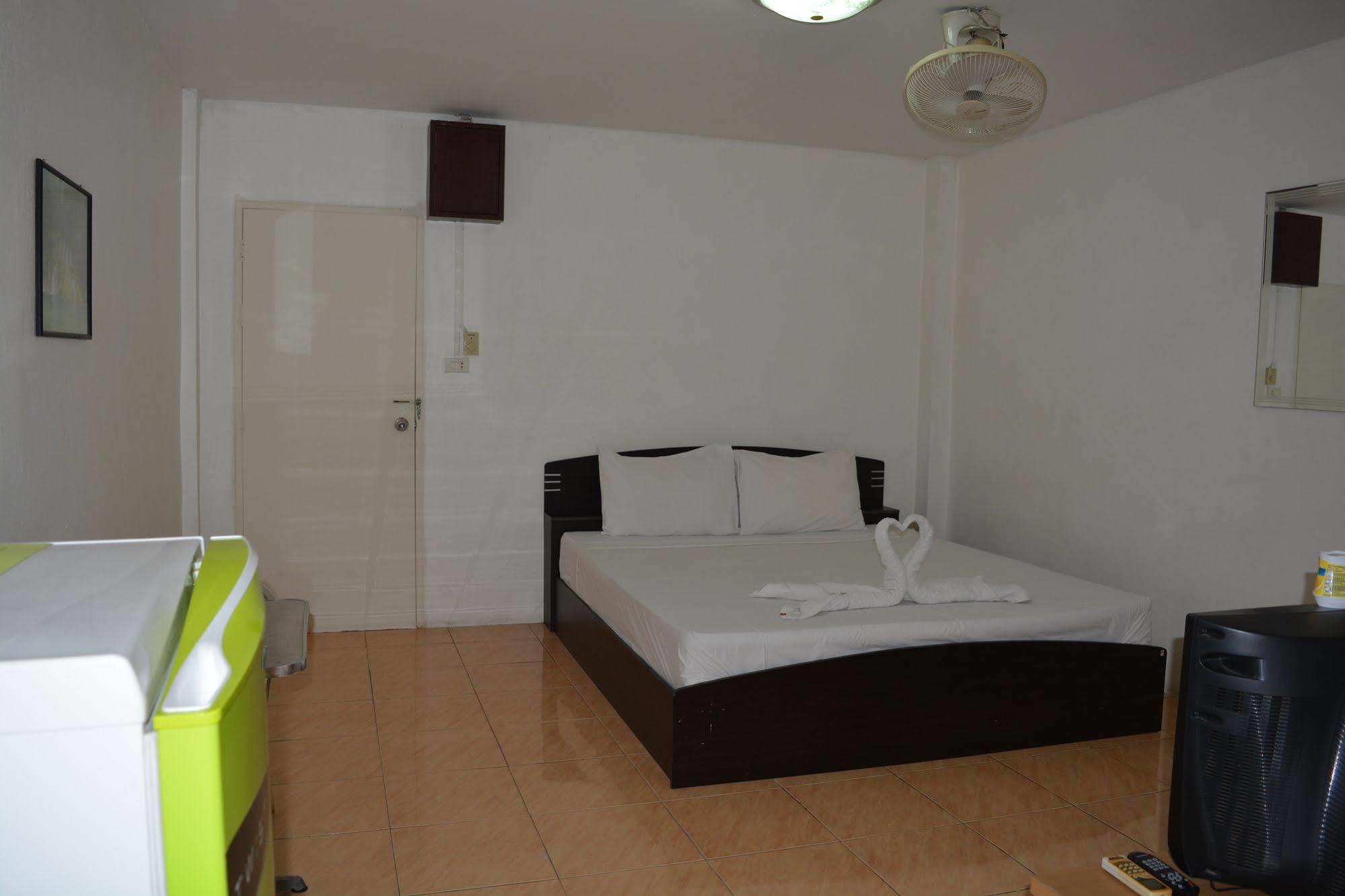 Little Austria Tams Guesthouse Pantai Chaweng Luaran gambar